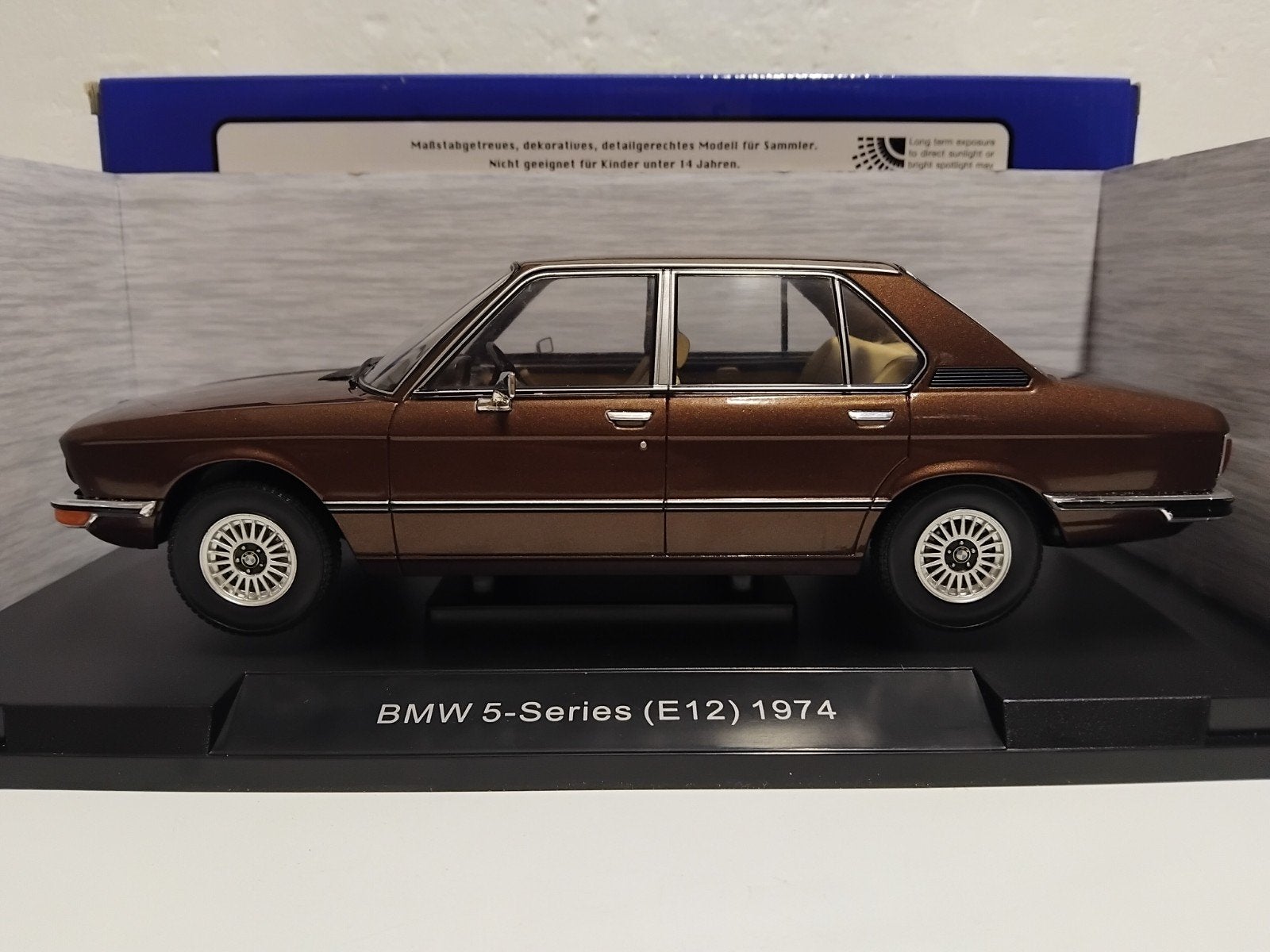 BMW 5 serie sedan E12  bruin metallic 1974 Mcg metal 1:18 KR, Ophalen of Verzenden, Zo goed als nieuw, Auto, Overige merken