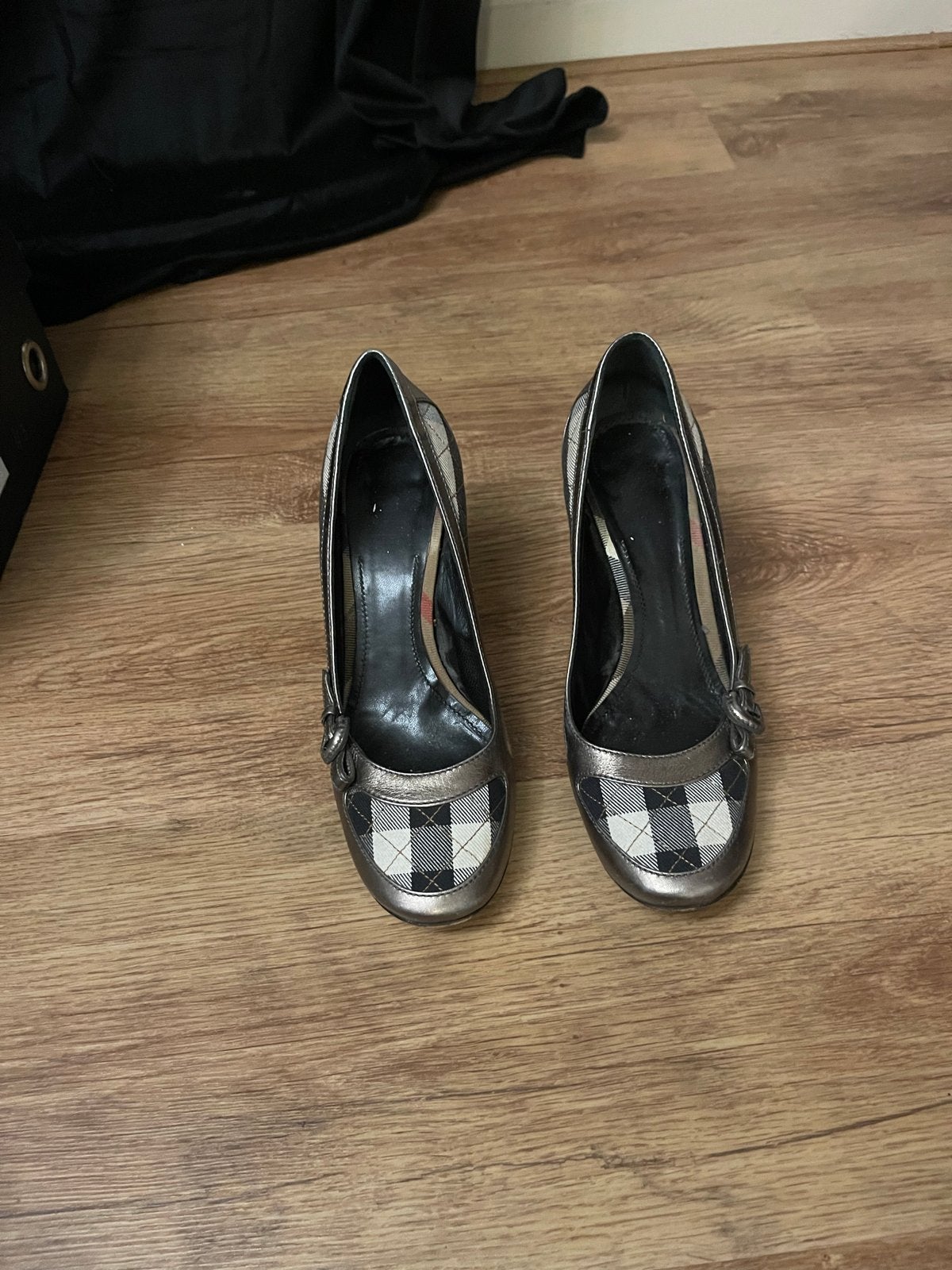 Burberry pumps met ruitpatroon, Pumps, Zwart, Ophalen of Verzenden, Gedragen