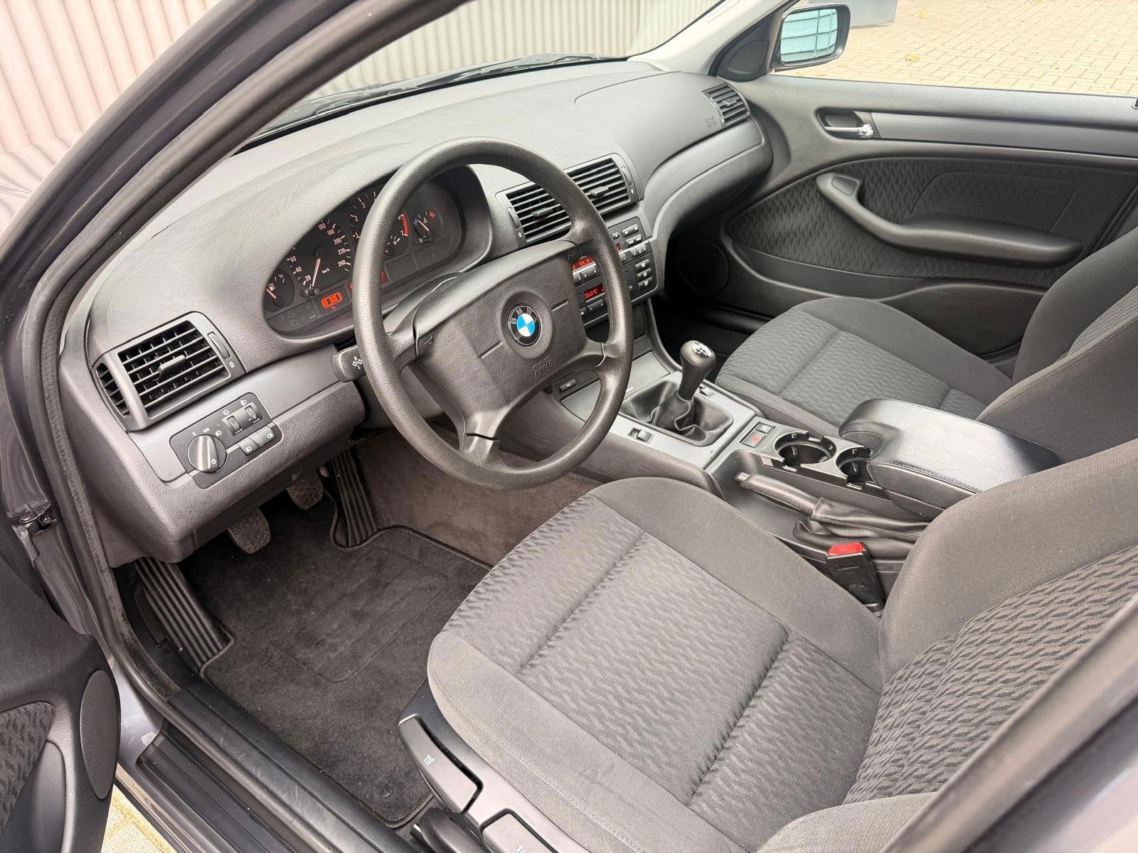BMW 3-serie 318i Volledig onderhouden zeer nette conditie!, Achterwielaandrijving, Gebruikt, 4 cilinders, Verwarmde buitenspiegels