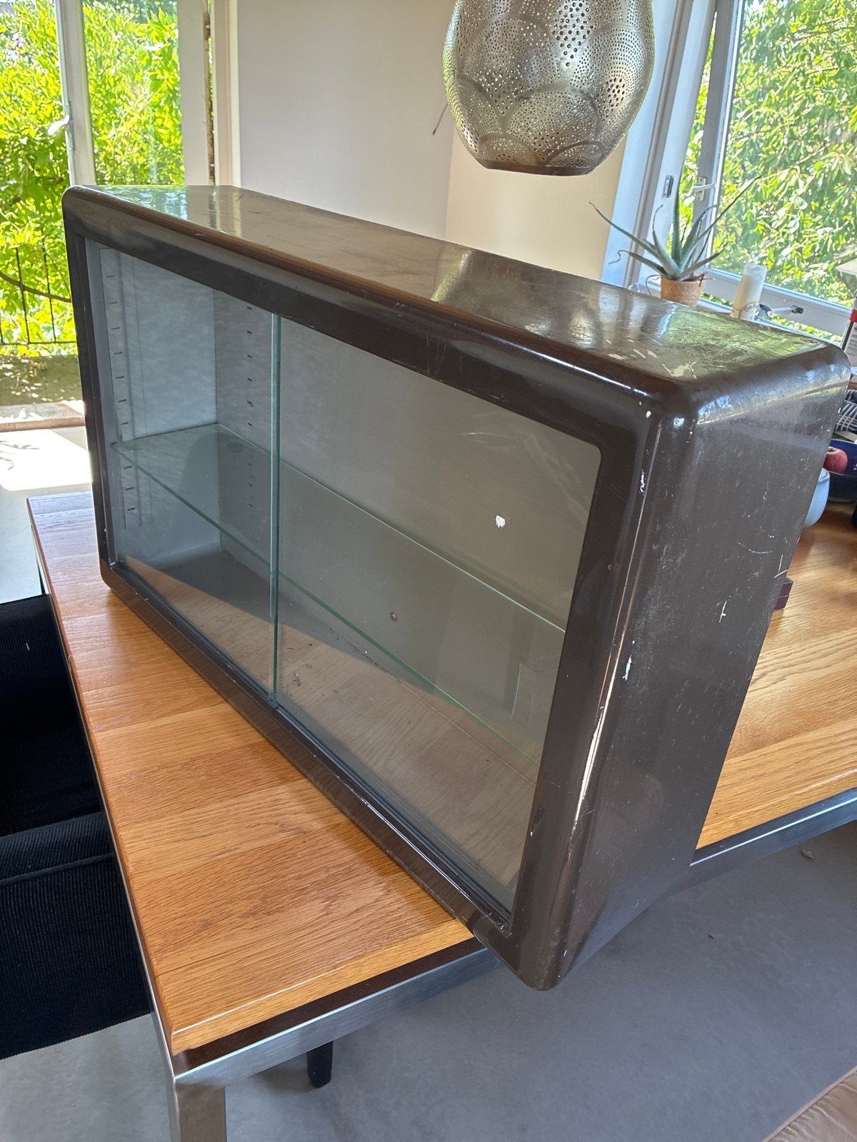 Vintage Vitrinekast met Glazen Schuifdeuren, Huis en Inrichting, Kasten | Vitrinekasten, Ophalen, 50-70 er jaren, 50 tot 100 cm