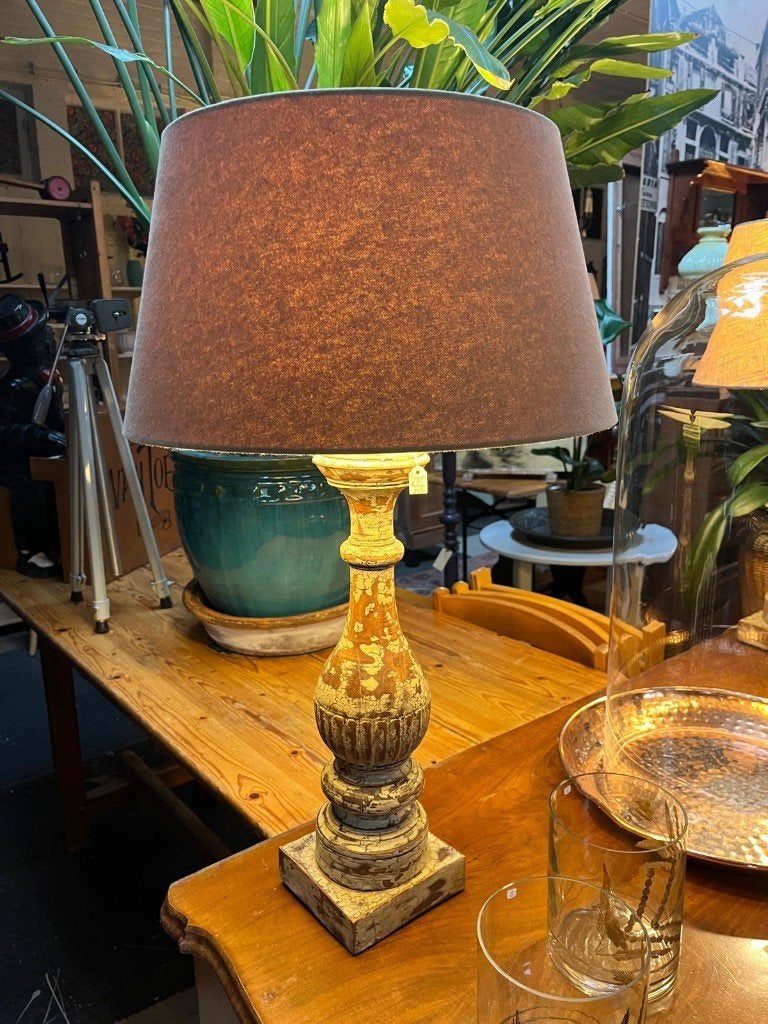 72) Vintage Tafellamp met kap op houten voet., Onbekend, E27 (groot), Zo goed als nieuw, Hout