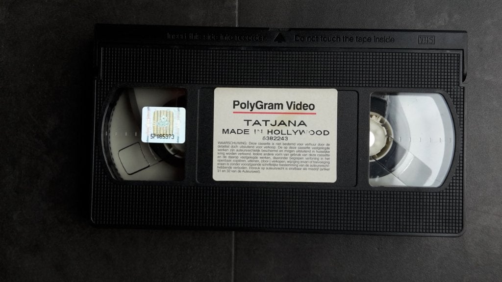 VHS - Tatjana - Made in Hollywood, Alle leeftijden, Ophalen of Verzenden, Zo goed als nieuw, Komedie