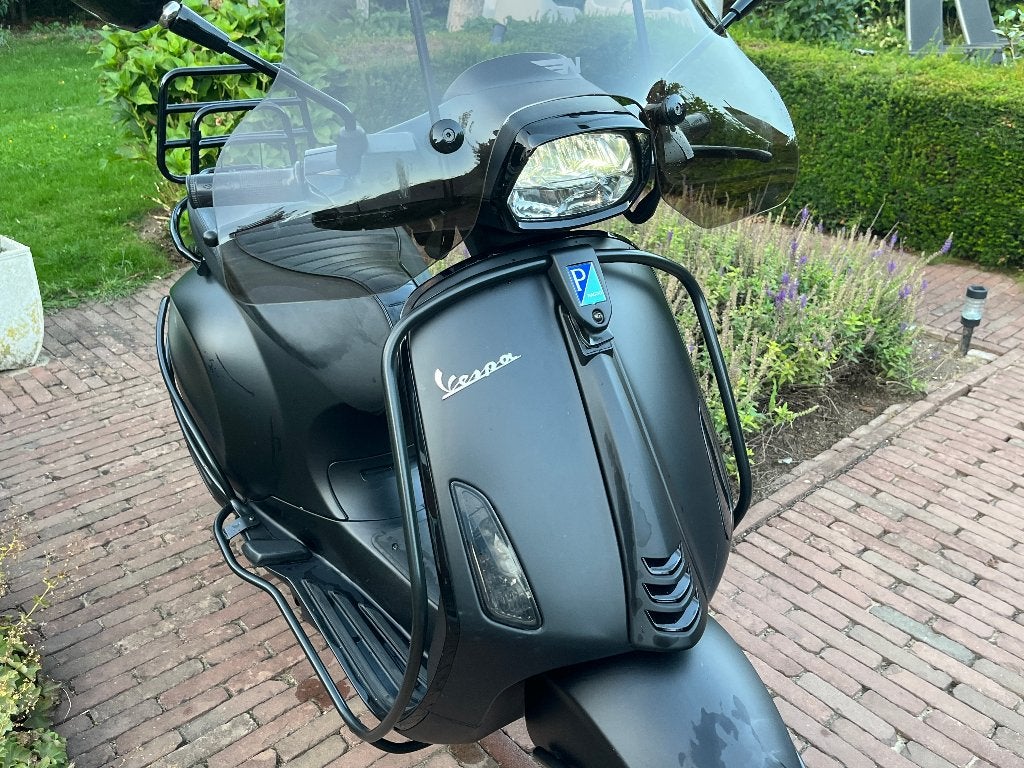 Vespa Sprint Notte 2020 Mat Zwart, Fietsen en Brommers, Scooters | Vespa, Ophalen, Maximaal 45 km/u, Vespa S, Zo goed als nieuw