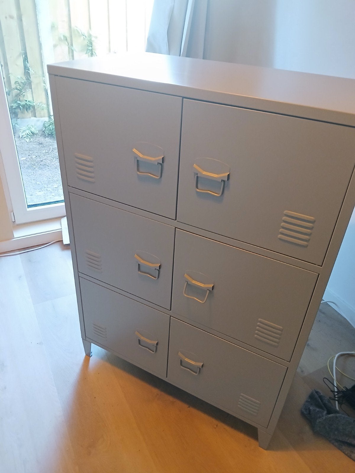 Lichtgrijze metalen lockerkast met 6 deurtjes, Ophalen, Gebruikt