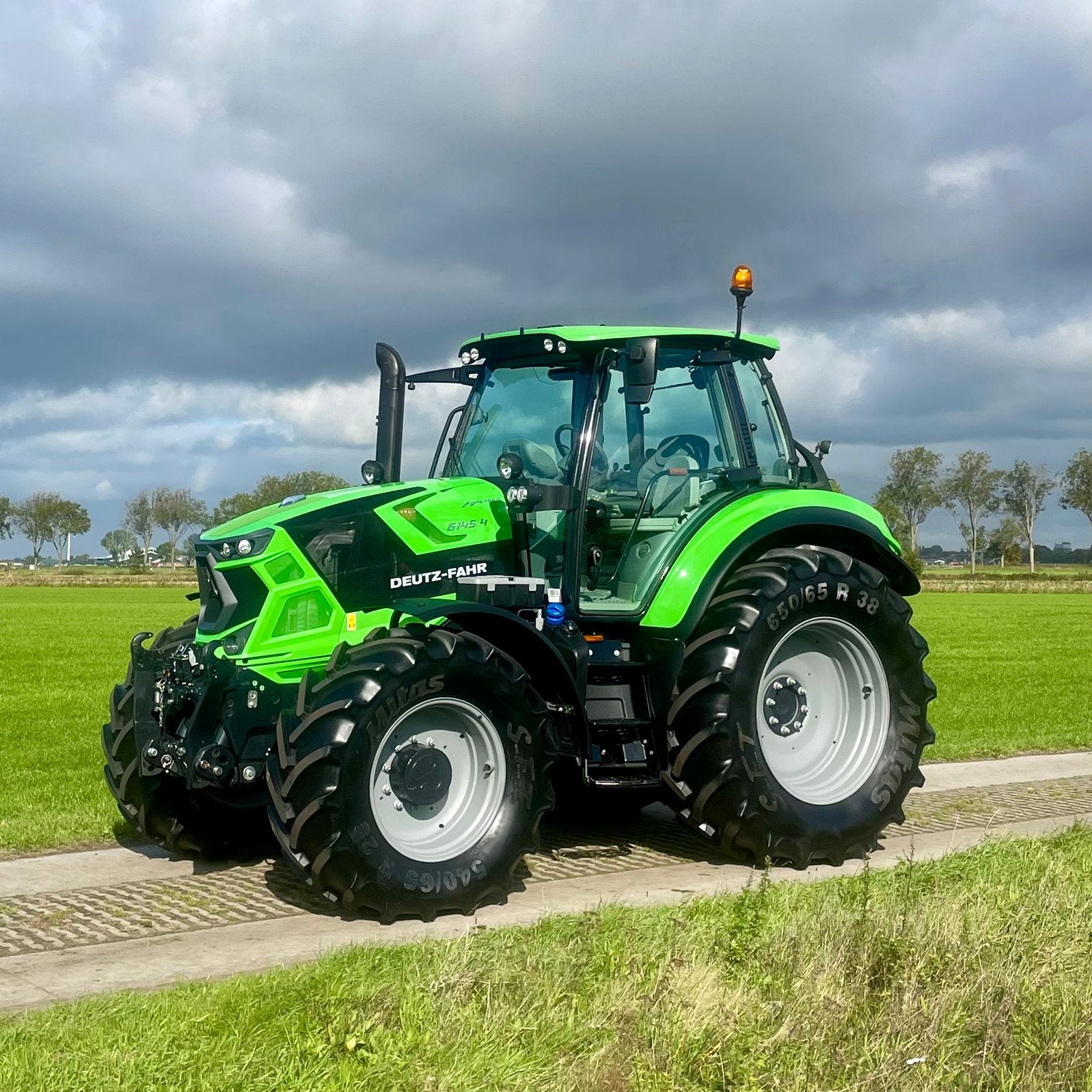 Deutz-Fahr Agrotron 6145.4, Ophalen, Tot 2500, 120 tot 160 Pk, Gebruikt