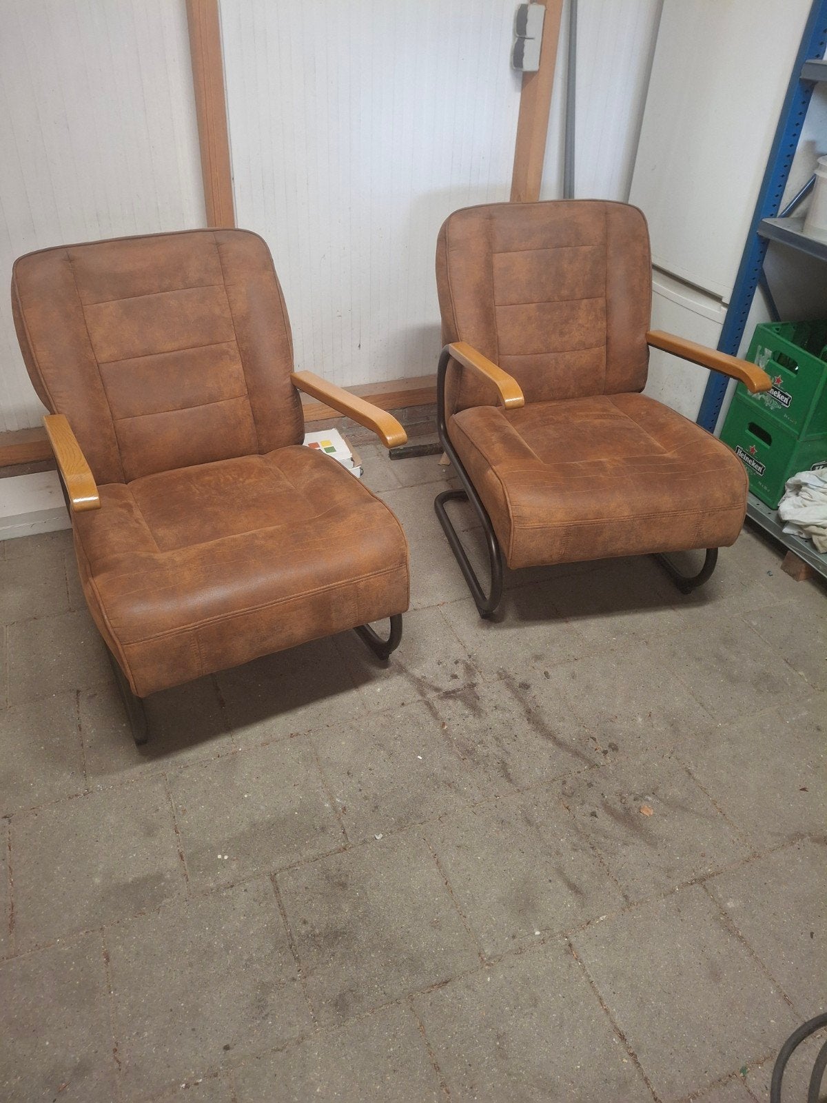 Set van 2 bruine fauteuils met houten armleuningen, Huis en Inrichting, Ophalen, Gebruikt, Twee, Bruin