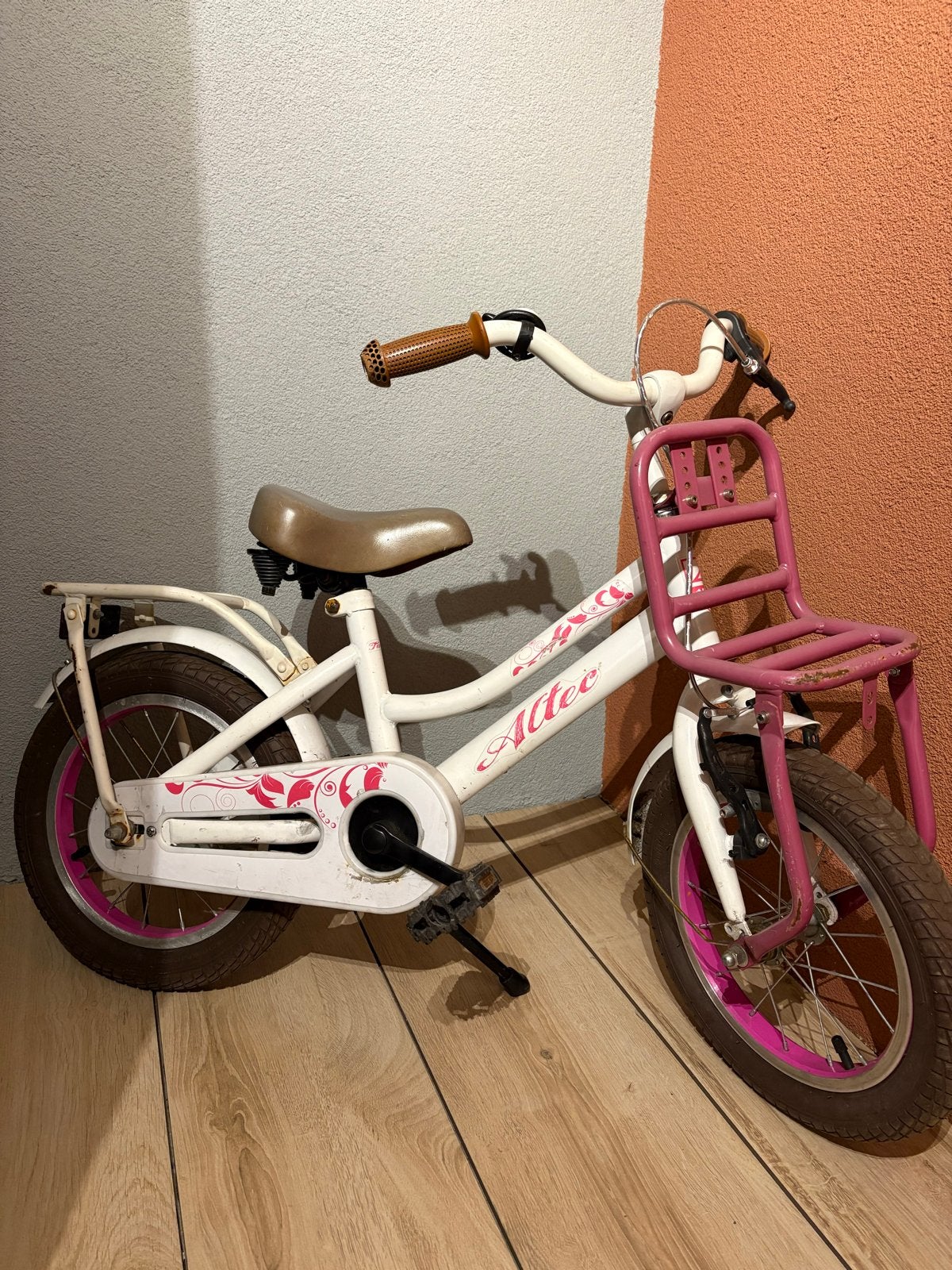 Altec kinderfiets 14 inch - wit met roze accenten, Ophalen, Gebruikt, Terugtraprem, Minder dan 16 inch