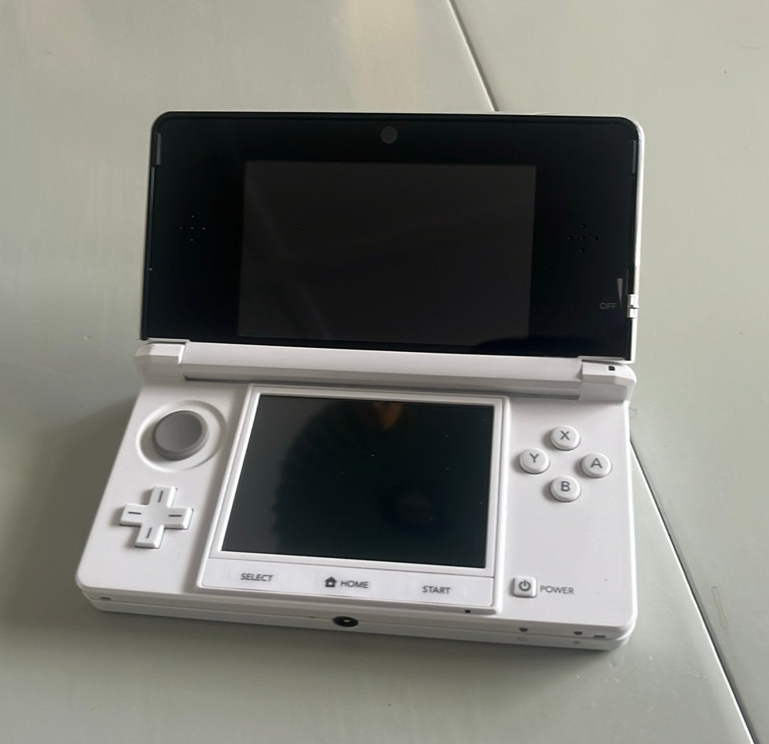 Nintendo 3DS wit met oplader, Spelcomputers en Games, Ophalen of Verzenden, Gebruikt, Wit, 3DS