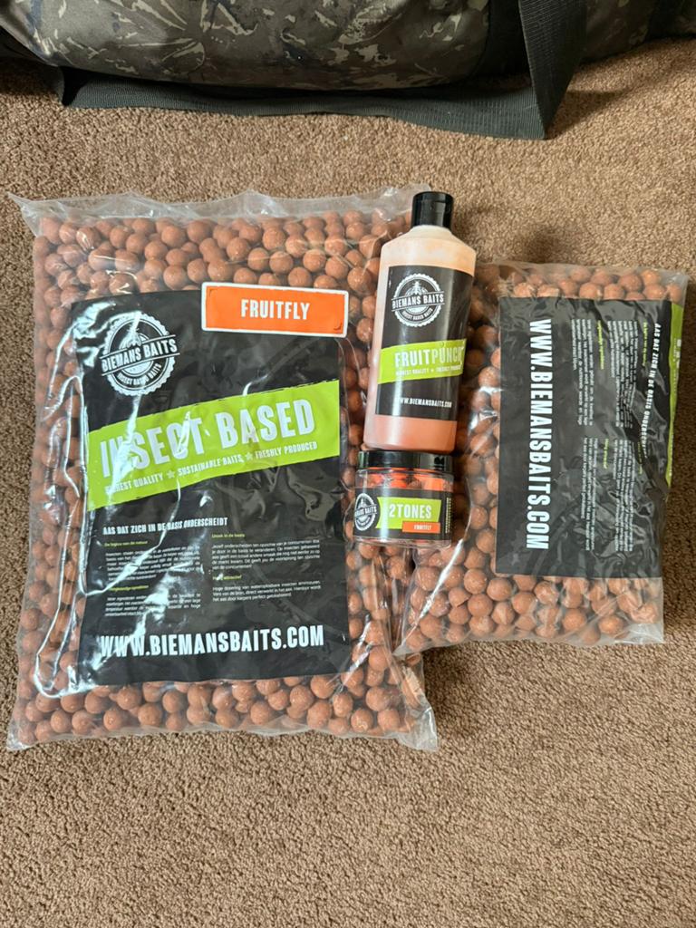 Boilies Biemans baits fruitfly 15mm incl toebehoren, Watersport en Boten, Hengelsport | Karpervissen, Ophalen of Verzenden, Zo goed als nieuw