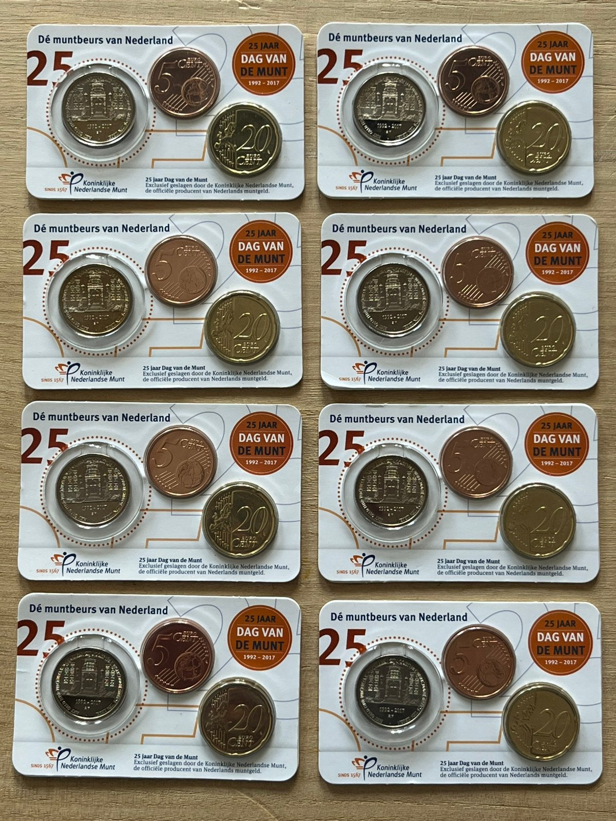 8x Nederlandse Coincard 25 Jaar Dag van de Munt 2017 KNM, Postzegels en Munten, Munten | Nederland, Verzenden, Koningin Beatrix