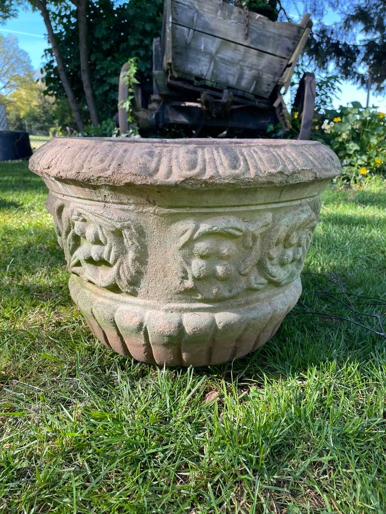 Prachtige grote terracotta bloempot met klassiek reliëf., Tuin en Terras, Gebruikt, Rond, Minder dan 40 cm, Balkon