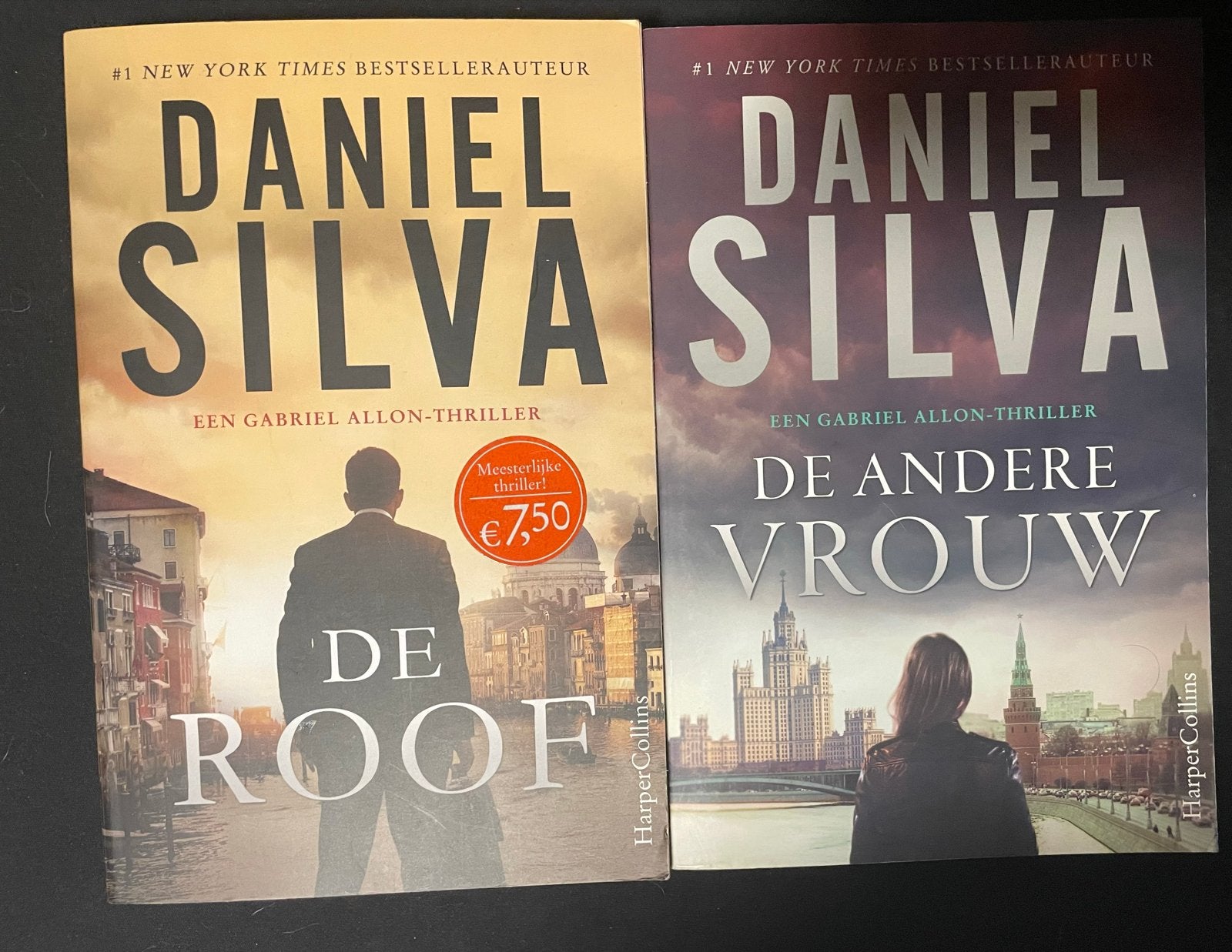 Daniel Silva - De Roof & De Andere Vrouw (Gabriel Allon), Ophalen of Verzenden, Zo goed als nieuw