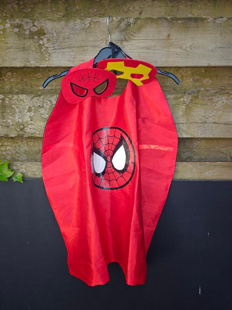 Spiderman cape en 2 maskers, Ophalen of Verzenden, Gebruikt, 110 t/m 116, Jongen of Meisje