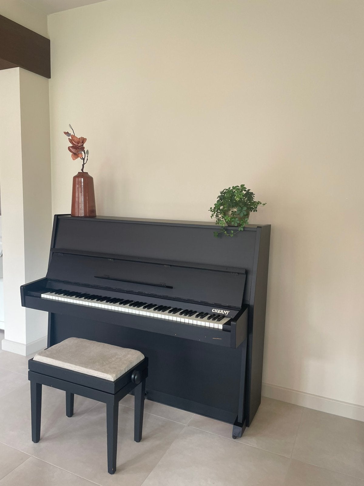 Piano - zwart - hoge klankkast. Bieden mogelijk, Muziek en Instrumenten, Piano's, Ophalen of Verzenden, Gebruikt, Zwart
