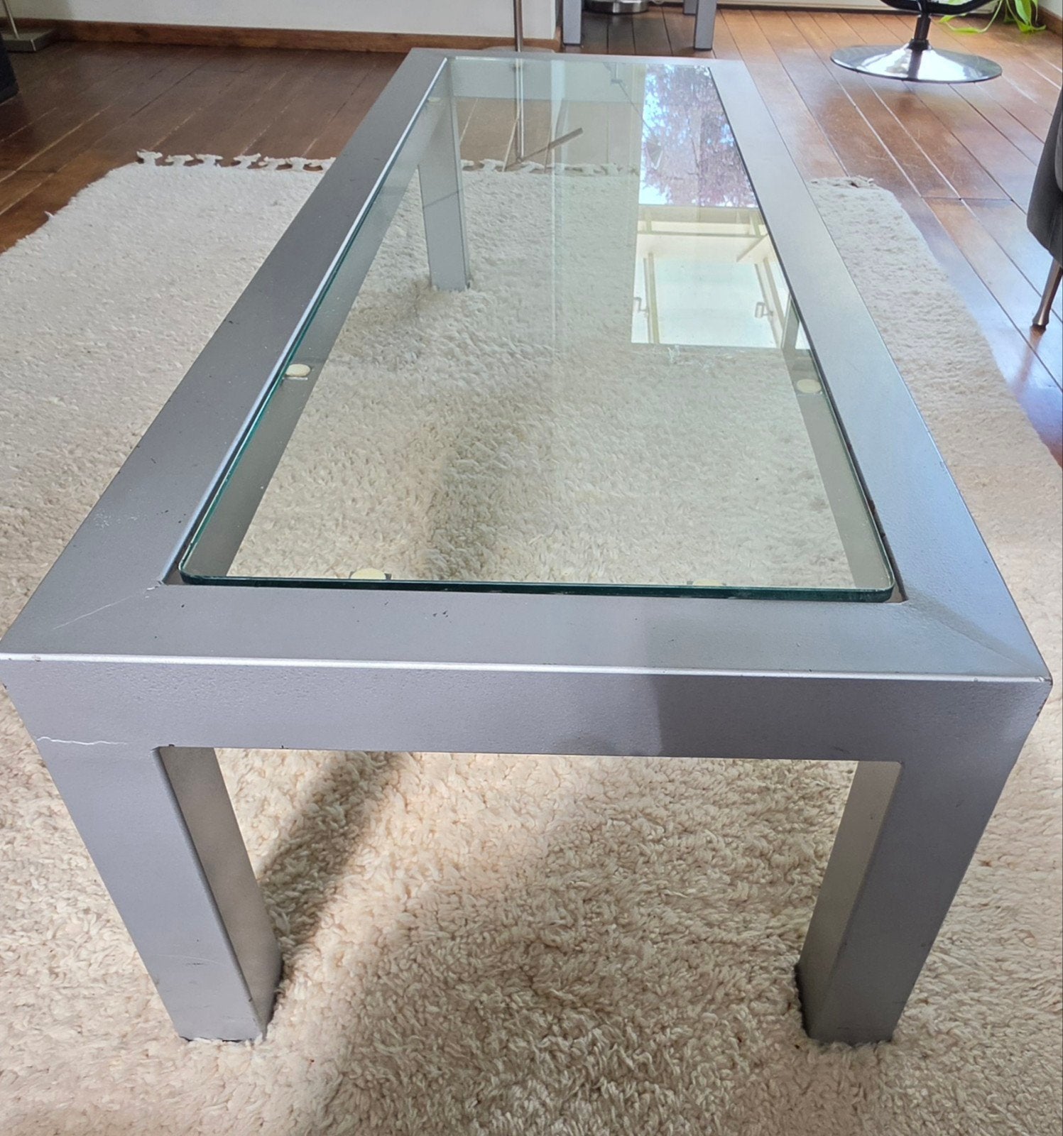 Salontafel met glazen blad en metalen frame, Ophalen, Gebruikt, 100 tot 150 cm, 50 tot 100 cm