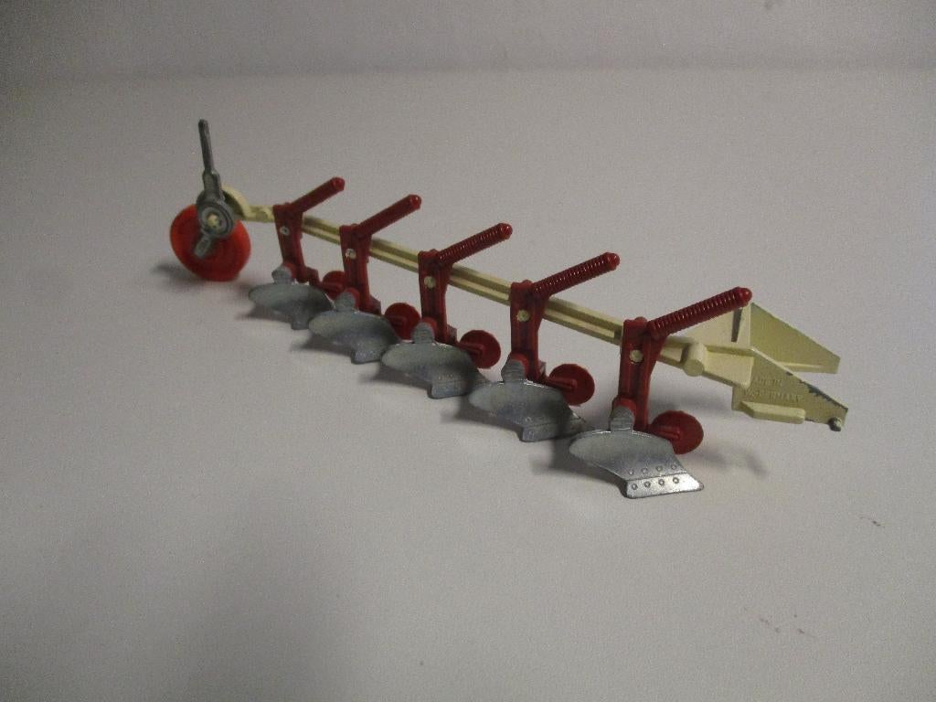 Siku rondgaande ploeg, Hobby en Vrije tijd, Modelauto's | 1:32, Ophalen of Verzenden, Gebruikt, Tractor of Landbouw, SIKU