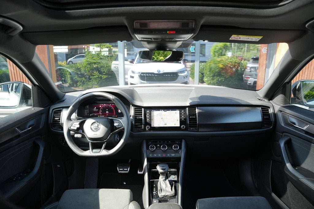 Skoda Kodiaq 1.5 TSI MHEV Sportline Business 7p, Auto's, Skoda, 4 cilinders, 150 pk, 7 stoelen, Wit