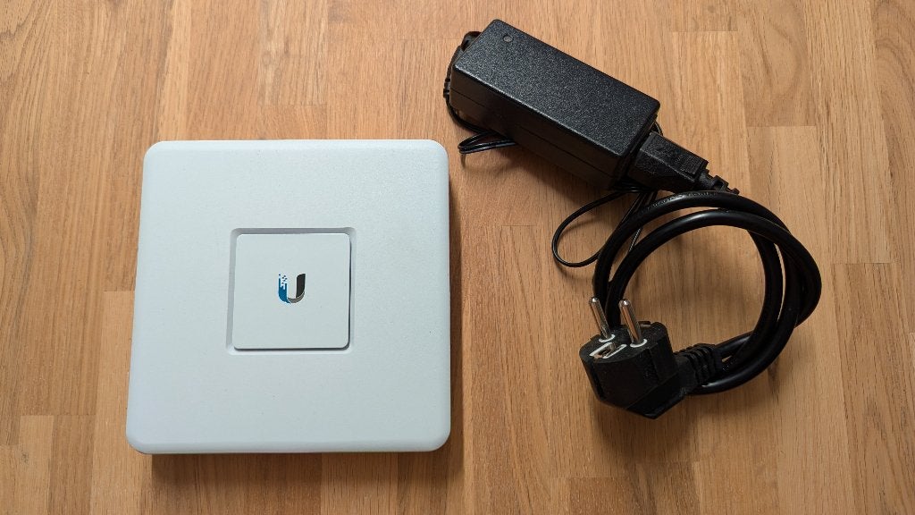 Ubiquity UniFi Gateway USG 3P, Computers en Software, Routers en Modems, Ophalen of Verzenden, Zo goed als nieuw, Router, Ubiquiti Unifi