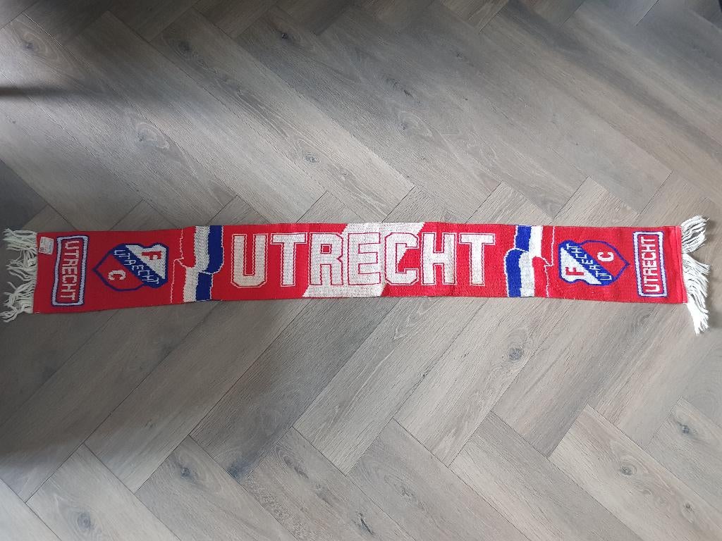 Voetbalsjaal FC Utrecht, Ophalen, Gebruikt, F.C. Utrecht, Vaantje of Sjaal