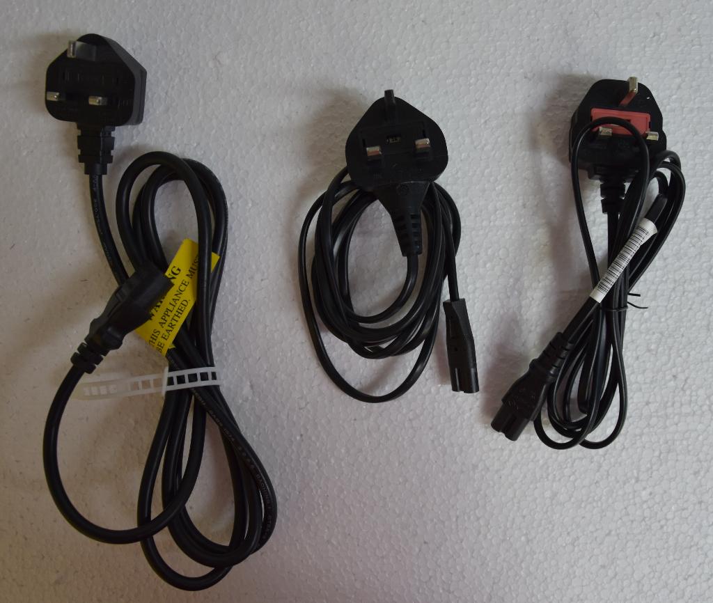 kabel 3x computer audio tv Engelse aansluiting 3 pinnen, Ophalen of Verzenden, Nieuw, Minder dan 2 meter, Overige kabels