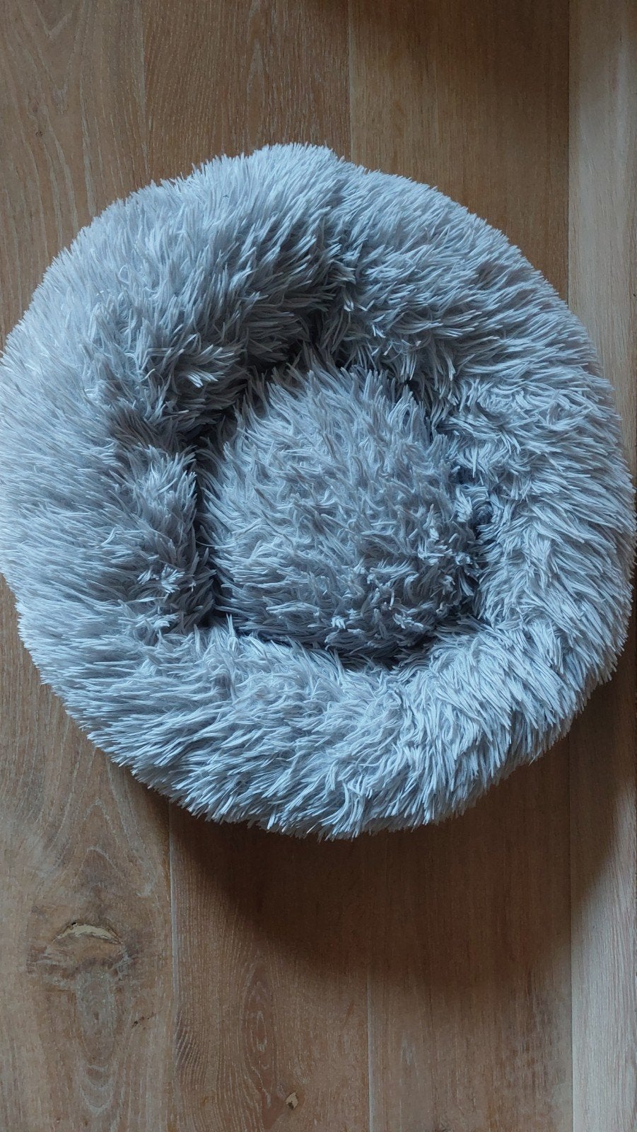Lichtgrijze, fluffy hondenmand 50 cm., Dieren en Toebehoren, Ophalen of Verzenden, Zo goed als nieuw, Polyester