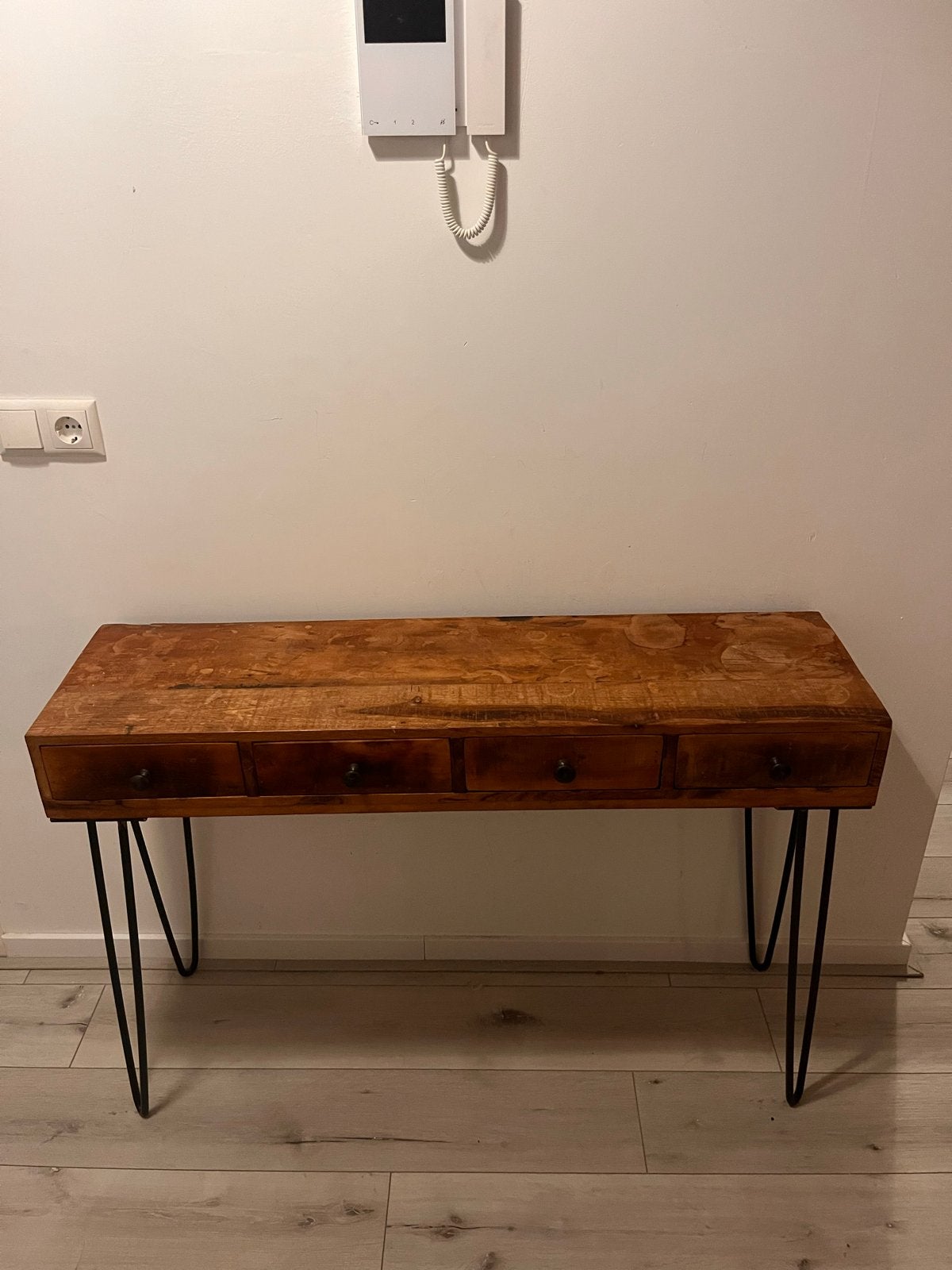 Sidetable/haltafel van mangohout met metalen poten, Huis en Inrichting, Ophalen, Gebruikt, 100 tot 150 cm, Overige houtsoorten