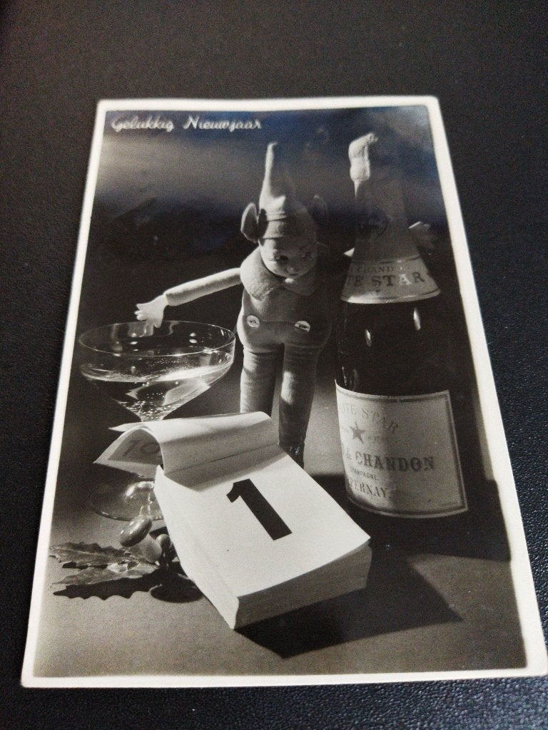Vintage ansichtkaart Gelukkig Nieuwjaar fles champagne etc, Ophalen of Verzenden, 1940 tot 1960, Gelopen, Feest(dag)