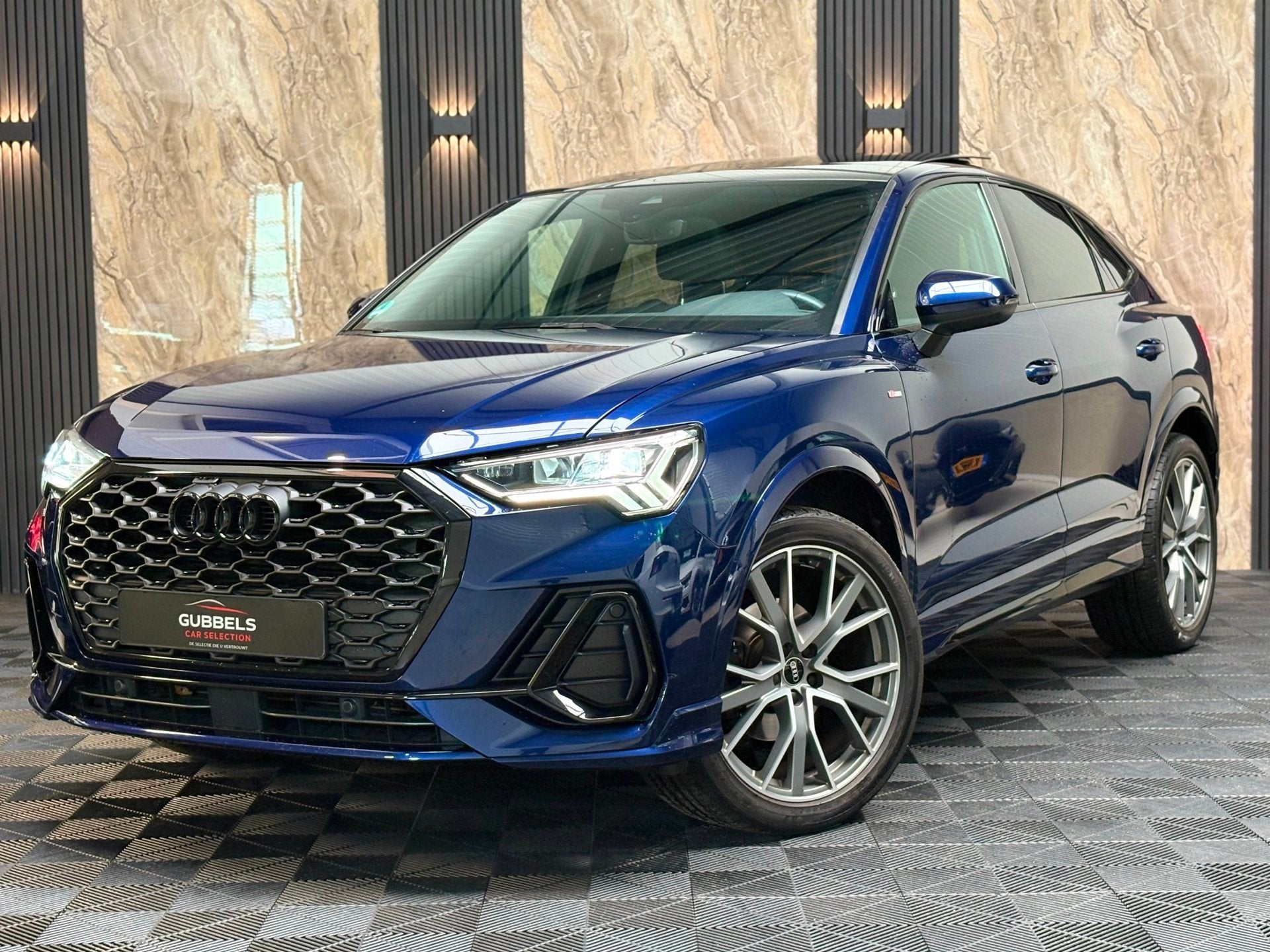 Audi Q3 Sportback 35 TFSI 3x S-line | Pano | Camera | Black, Auto's, Dealer onderhouden, 15 km/l, Zwart, 4 cilinders