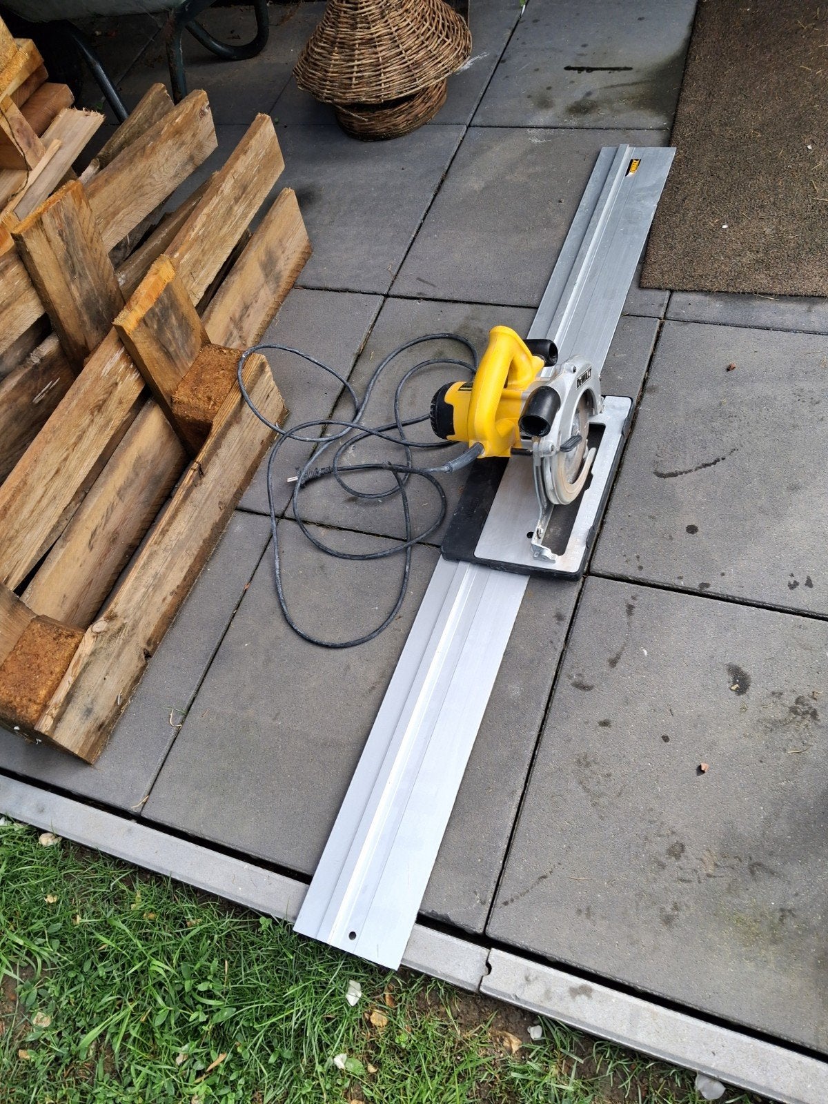 Dewalt cirkelzaag d23550-qs, Ophalen, 1200 watt of meer, Cirkelzaag, 30 tot 70 mm