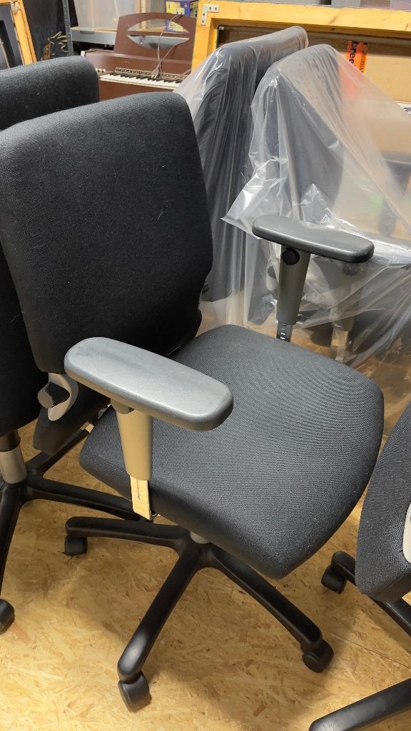 Bureaustoel Haworth Comforto 77 (bs525) - zwarte stoffering, Ophalen, Zwart, Zo goed als nieuw, Bureaustoel