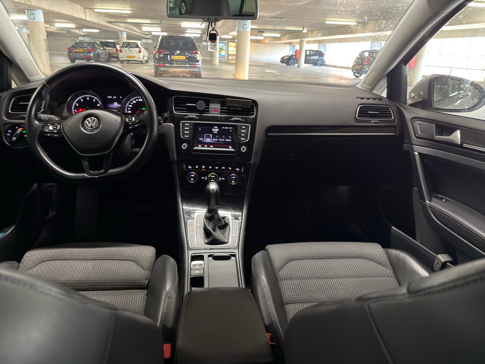 Volkswagen Golf 1.2 TSI 77KW 5D DSG 2015 Grijs, Auto's, Volkswagen, 4 cilinders, 620 kg, Origineel Nederlands, 1151 kg