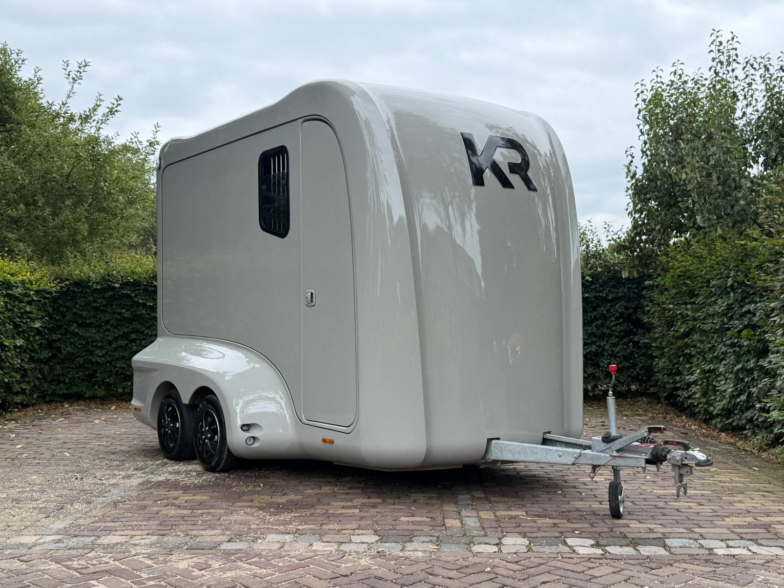 Extreem mooie 2 paards krismar hengsten trailer vol optie