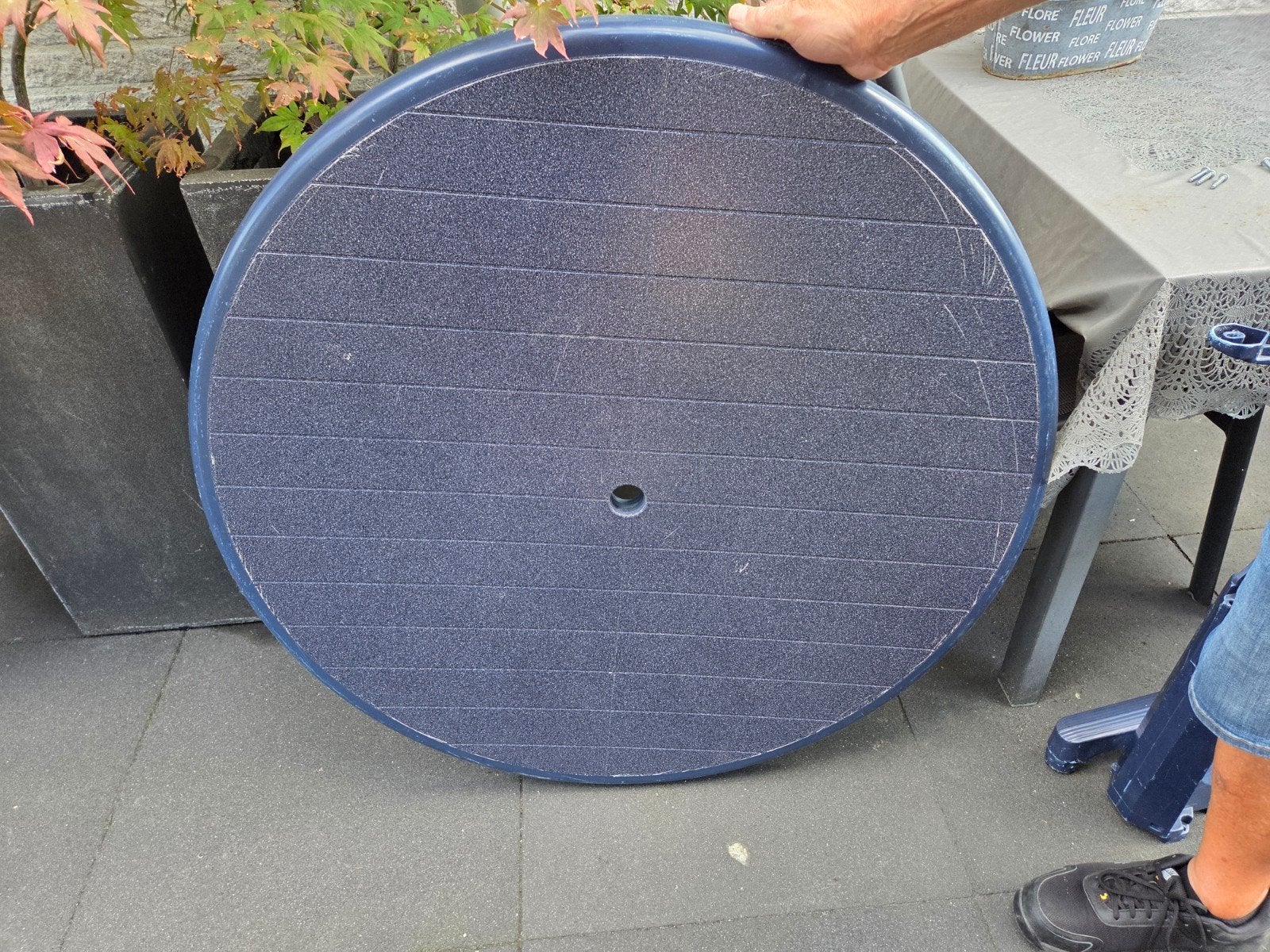 gratis op  te halen Hartman tuintafel rond, donkerblauw,, Ophalen, Gebruikt, Rond, Kunststof