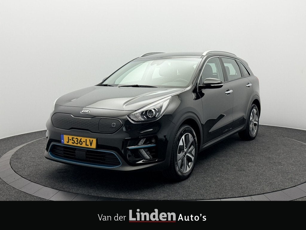 Kia e-Niro DynamicLine 64 kWh SOH 97,6% | Warmtepomp | Camer, Auto's, Gebruikt, Zwart, 1712 kg, Leder en Stof