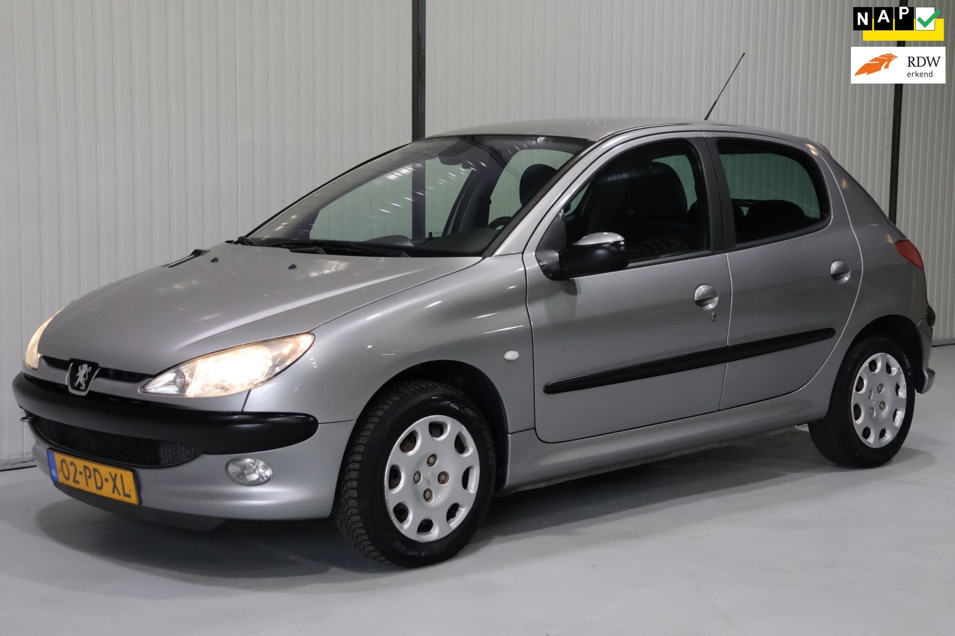 Peugeot 206 1.4-16V Gentry CLIMA - NAP - NWE APK - TREKHAAK, Auto's, Voorwielaandrijving, 31 €/maand, Origineel Nederlands, Bedrijf