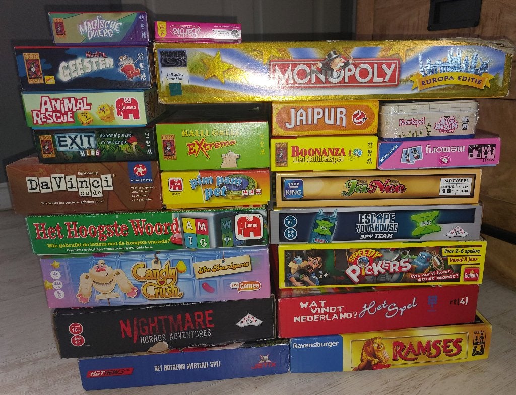Partij van 22 bordpellen voor de hele familie, Ophalen, Zo goed als nieuw
