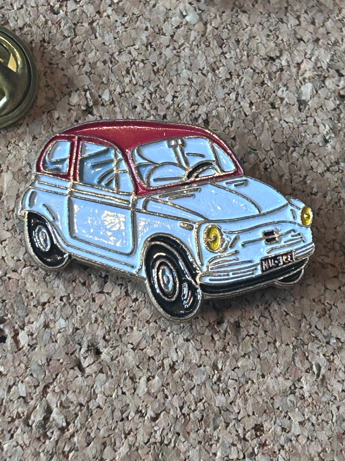 Vintage Fiat 500  pin, Ophalen of Verzenden, Zo goed als nieuw, Transport, Speldje of Pin