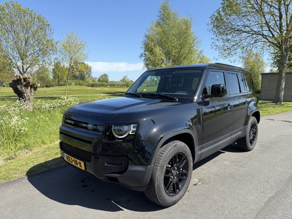 Land Rover Defender 110 2.0 P300e 110 garantie t/m 05-2030,, Auto's, Automaat, Gebruikt, 15 kWh, 3000 kg