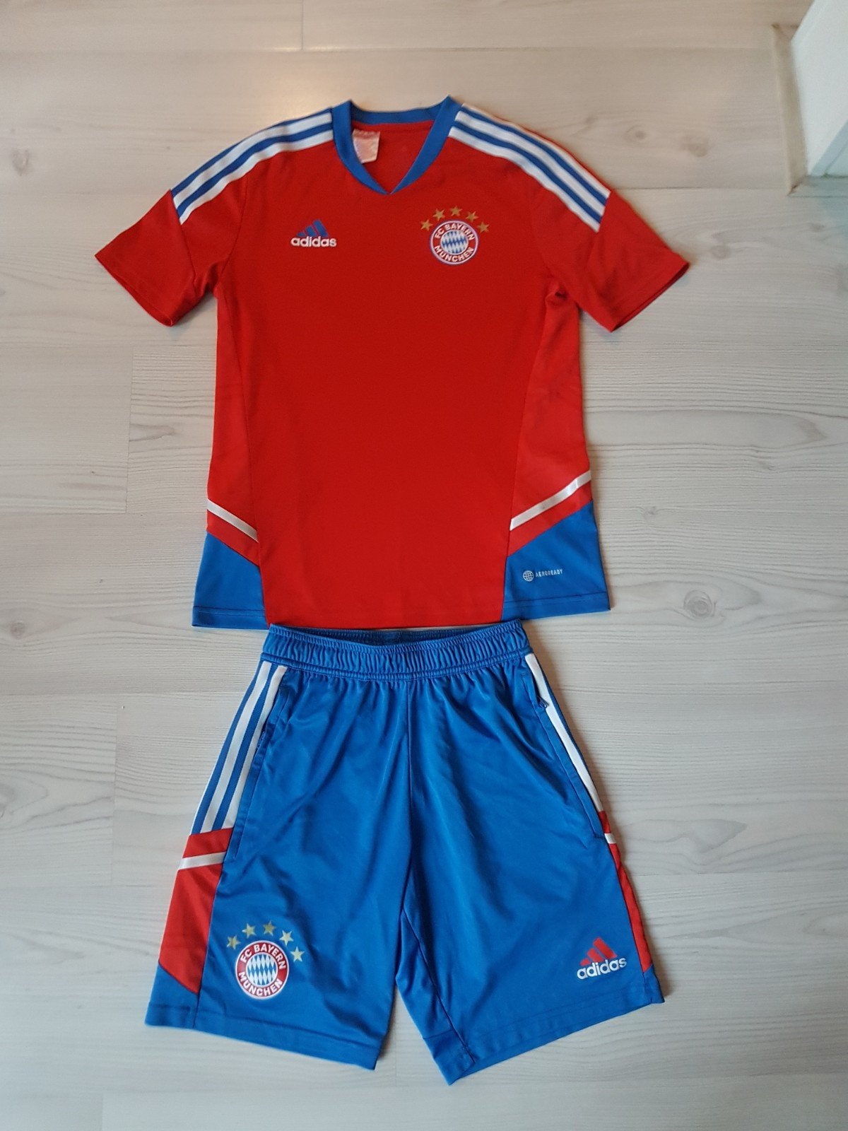 Bayern München kids tenue in size L/xs, Maat XL, Ophalen of Verzenden, Zo goed als nieuw, Shirt