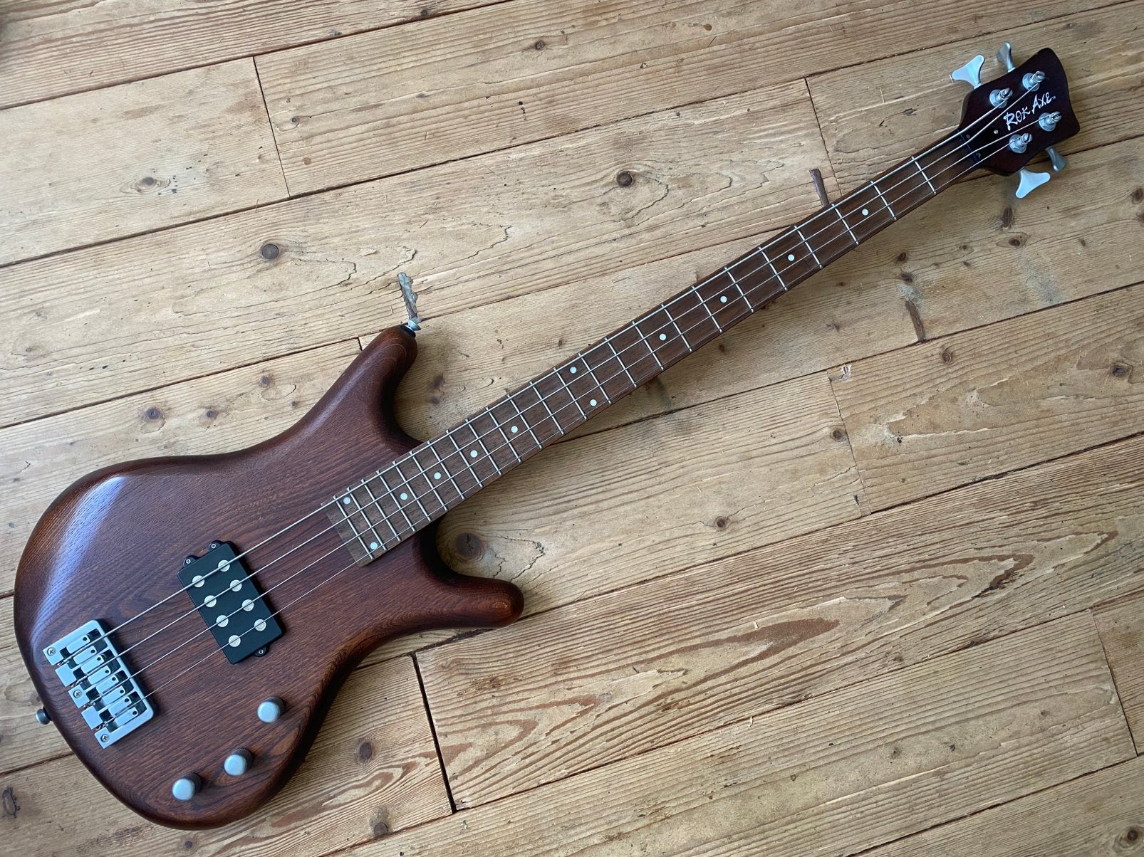 Rok Axe basgitaar MM element Warwick headstock, Muziek en Instrumenten, Ophalen of Verzenden, Gebruikt
