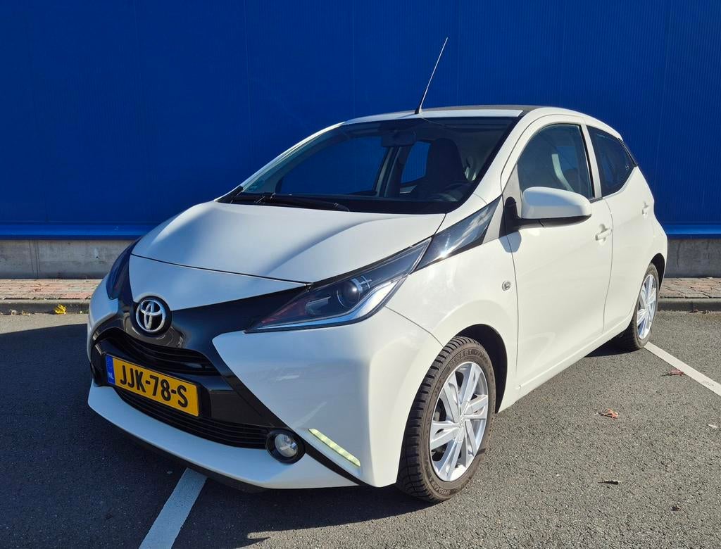 Toyota Aygo 1.0 VVT-i X-Play 2018, Vouwdak, Airco, Camera, Auto's, Toyota, Voorwielaandrijving, Euro 6, Leder en Stof, Handgeschakeld