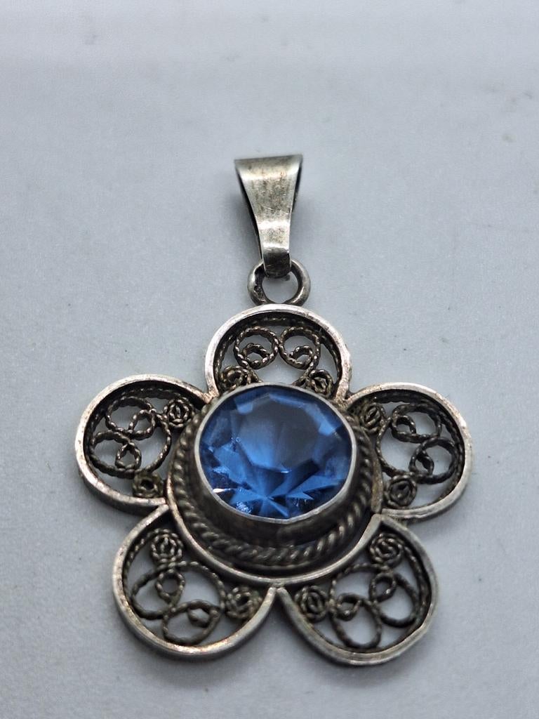 Filigrain zilveren hanger met blauwe steen, gemerkt, Gebruikt, Ophalen of Verzenden, Zilver, Zilver