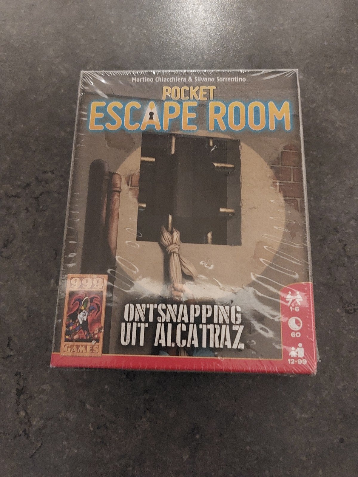 Pocket Escape Room: Ontsnapping uit Alcatraz (Nieuw), Vijf spelers of meer, Ophalen of Verzenden, Nieuw, 999 Games