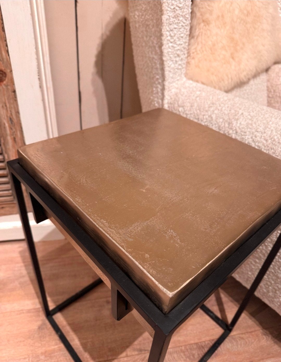 Calloway Richmond bijzettafel, Ophalen