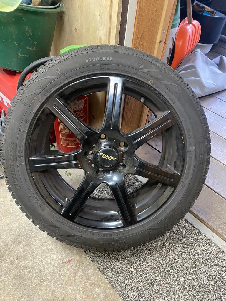 Set Winterbanden met zwarte  allu velg, Ophalen, Gebruikt