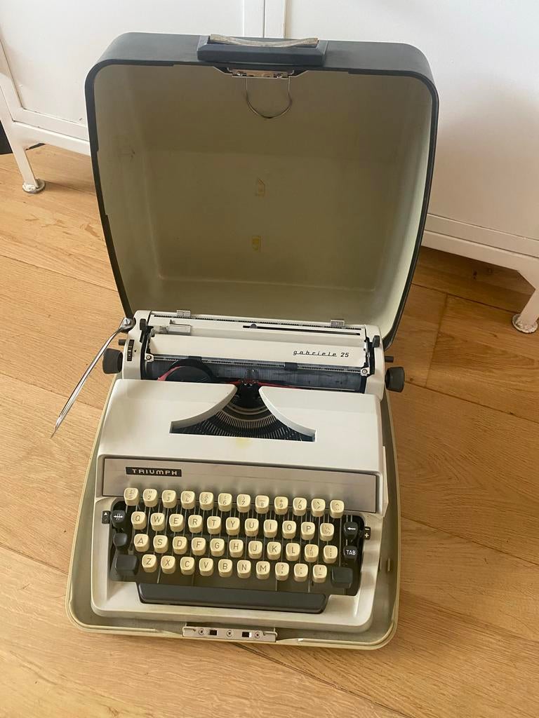 Typmachine in koffer, Ophalen of Verzenden, Zo goed als nieuw
