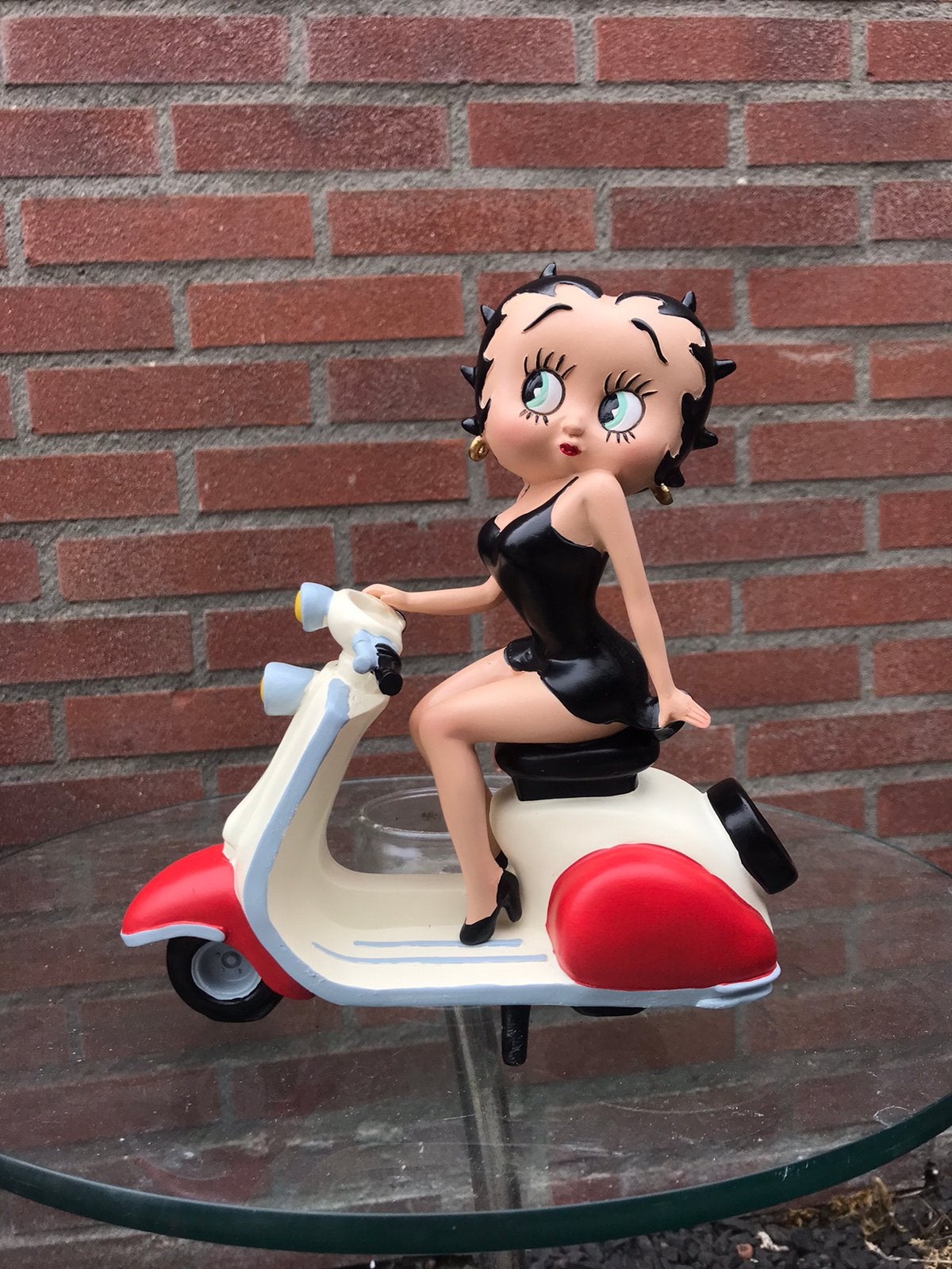 Betty Boop beeld op Vespa scooter, Verzamelen, Ophalen of Verzenden, Zo goed als nieuw, Mens