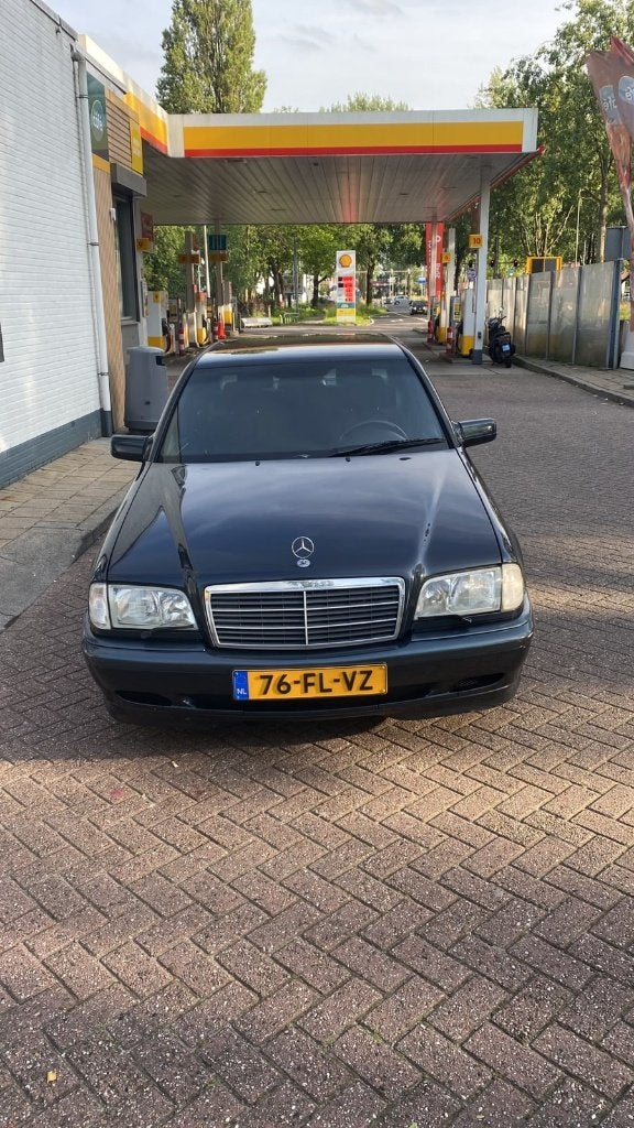Mercedes-Benz C-Klasse 2.2 CDI C200 Sedan Classic AUT 2000, Auto's, Mercedes-Benz, Automaat, 4 cilinders, Elektrische ramen, Zwart