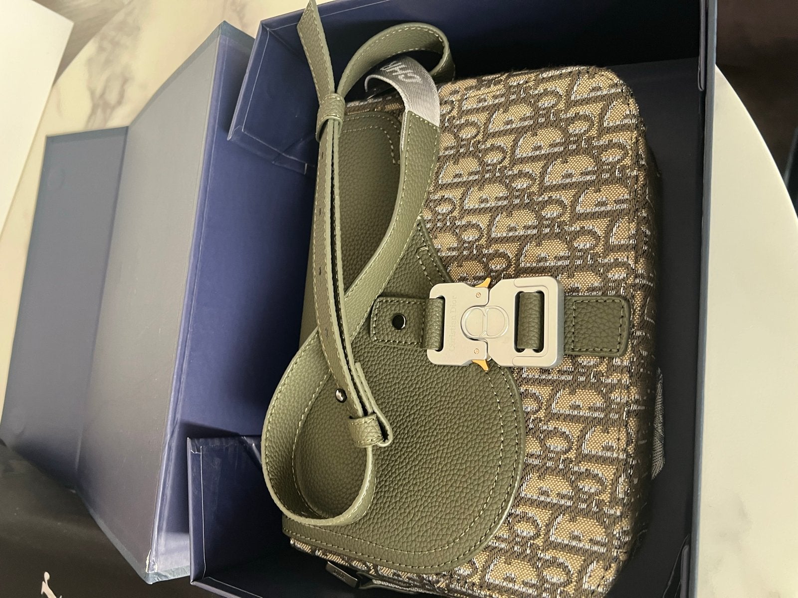Dior Schoudertas voor Heren met Originele Doos, Zo goed als nieuw, Leer, Groen, Ophalen