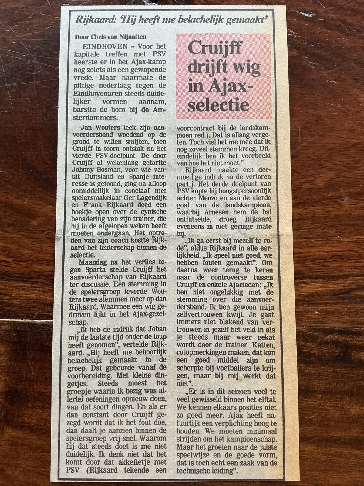 Voetbal krantenartikel Cruijff drijft wig in Ajax selectie, Ophalen of Verzenden, Knipsel(s)